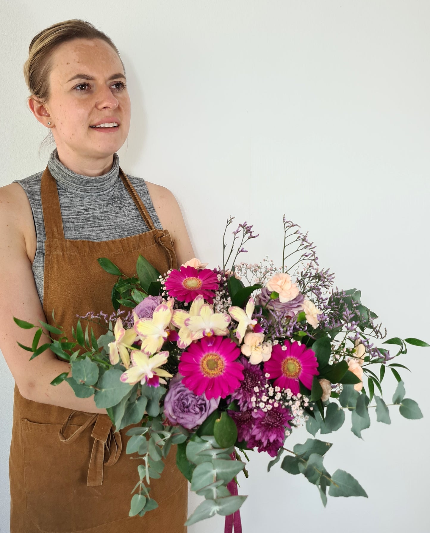 Bouquet avec branches d'orchidées présentation