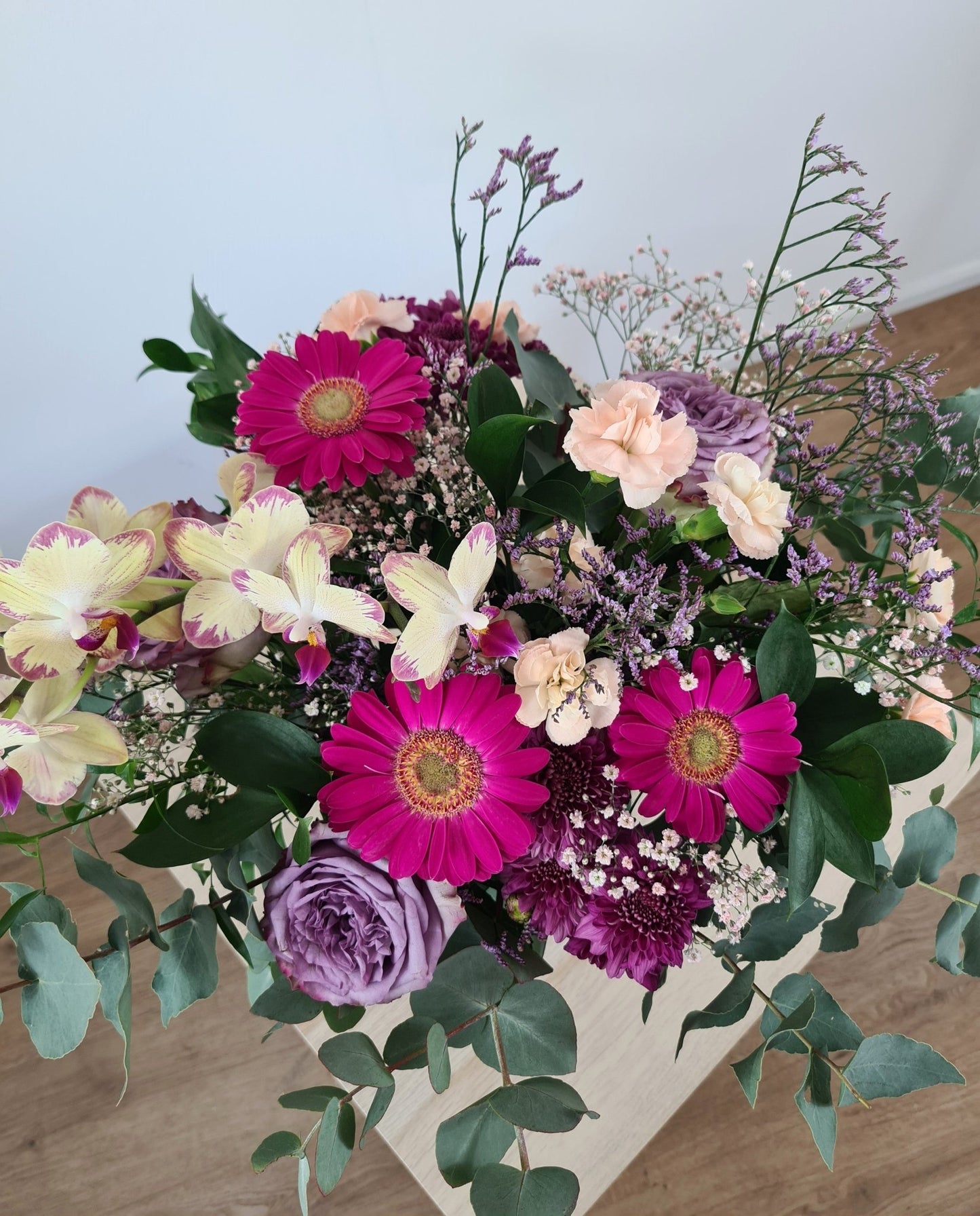 Bouquet avec branches d'orchidée - Osiris Fleurs