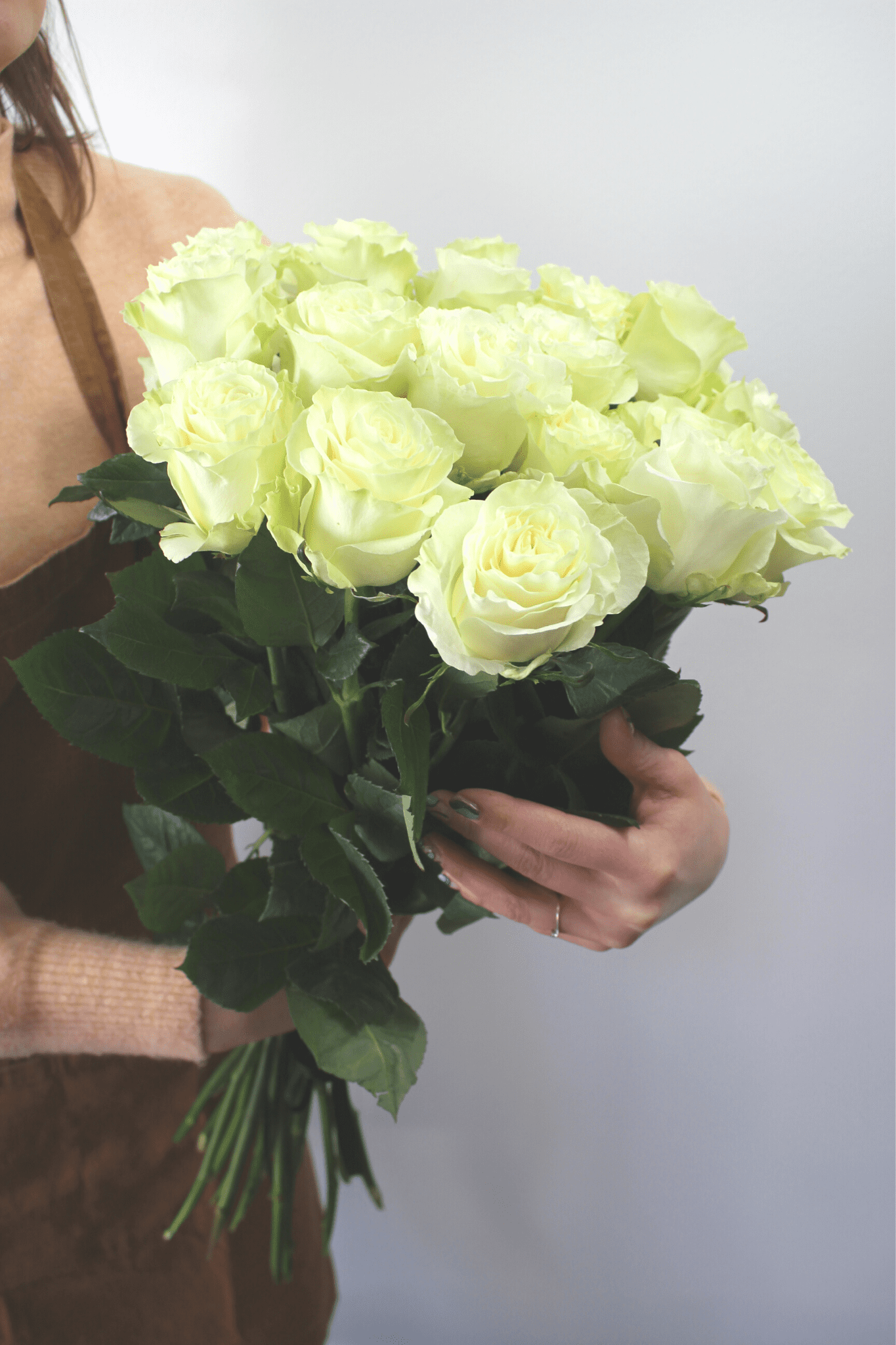 Bouquet annuel - Roses Blanches - Osiris Fleurs