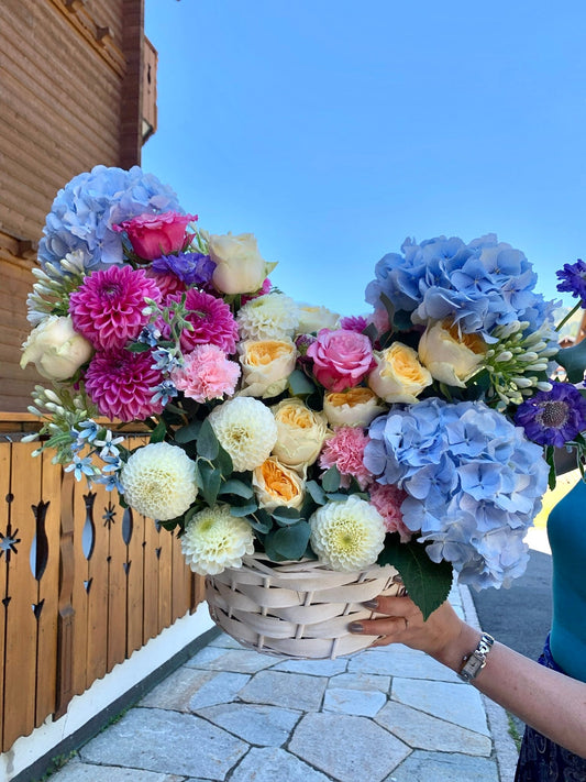 Panier moderne de fleurs de saison - Osiris Fleurs