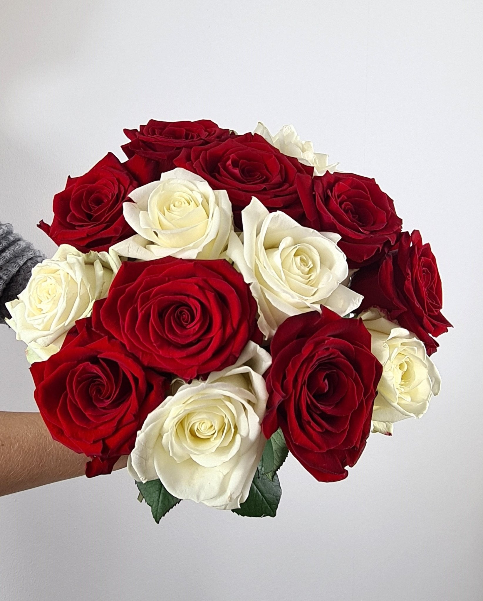 Boquet Os Roses Annual bouquet - Romantico – Osiris Fleurs