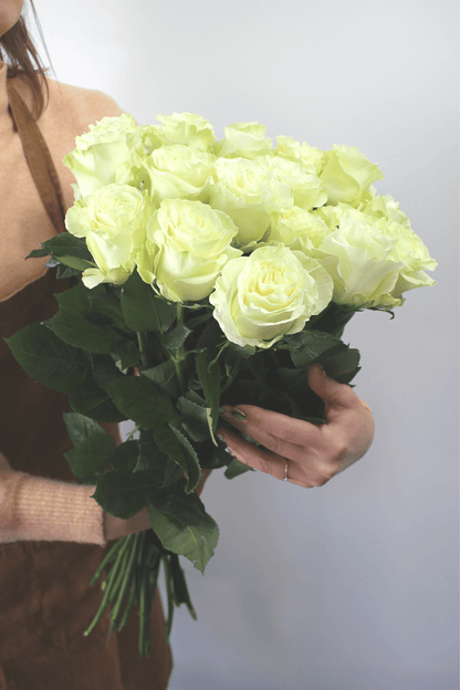 Bouquet annuel - Roses Blanches - Osiris Fleurs